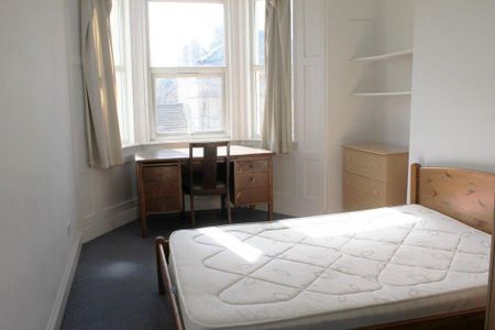8 bedroom terraced house to rent - Photo 3
