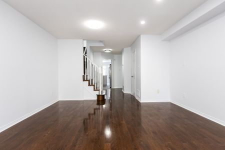 For Lease - 100 Coburg Crescent, Richmond Hill, Ontario - Photo 3