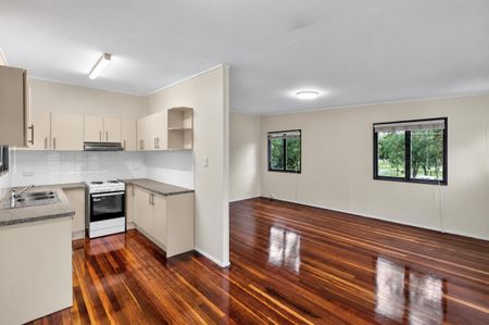 Freshly Updated Unit in Prime Wynnum Location - Photo 2