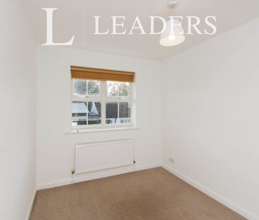 3 bedroom house to rent Harelands Lane, Woking, GU21 - Photo 4