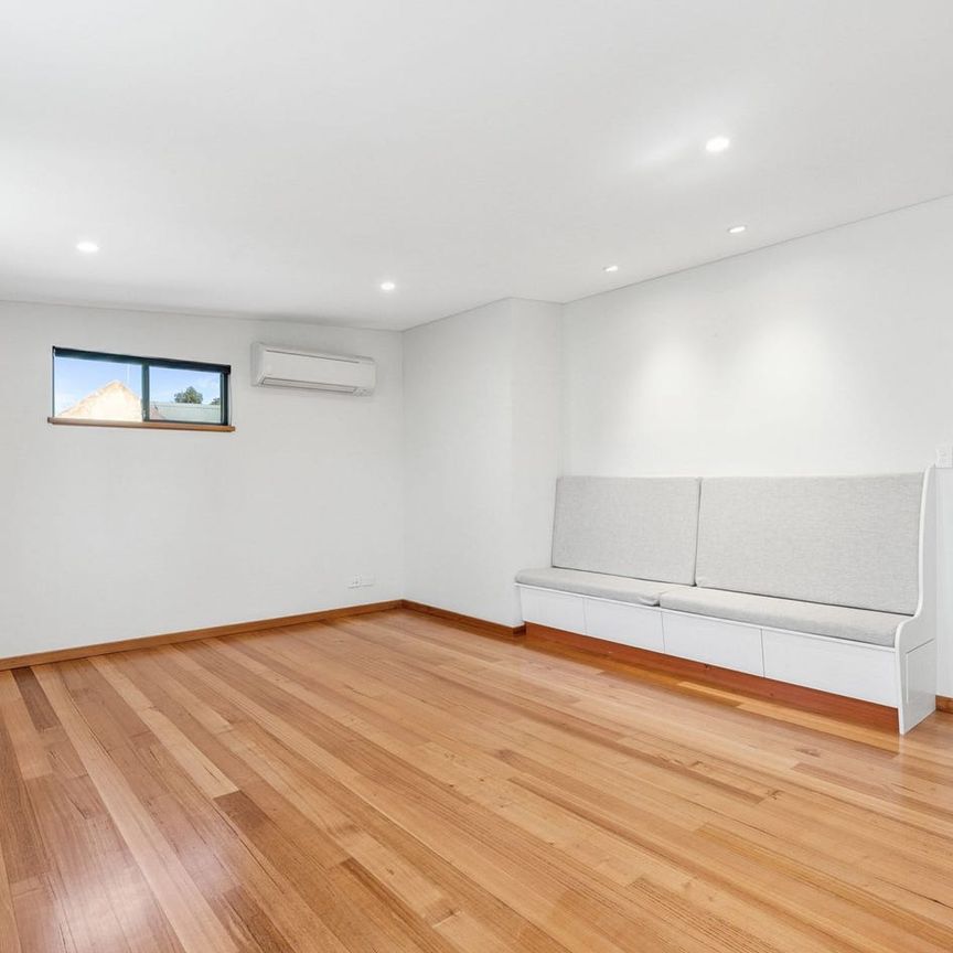 Vibrant Fremantle Escape! - Photo 1