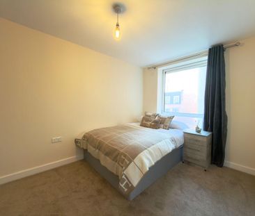 1 bedroom in a flat share to rent - Photo 3