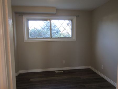 For Lease - 368 Princes Street Unit# 2, Kincardine, Ontario - Photo 5