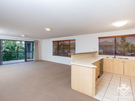 Large light filled unit with Views - Photo 2