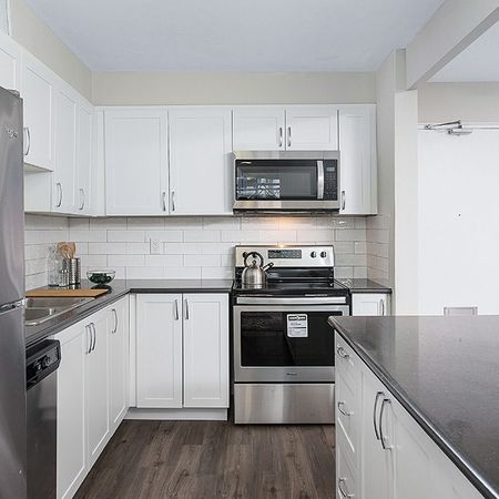 Danforth Apartments - Photo 4