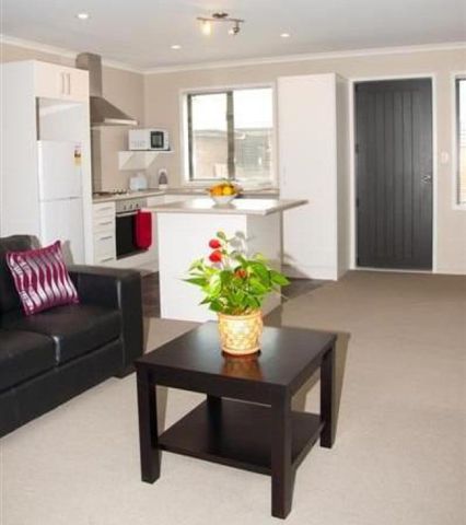 Walk to Uni - Photo 2