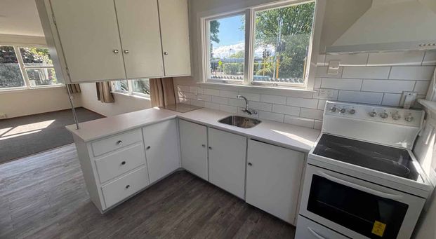 Convenience on Colman - Photo 1