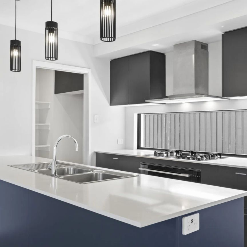 Elegant Family Haven in Harmony - Photo 1