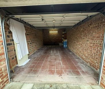 Ruime garage met afstandsbediening. - Foto 2