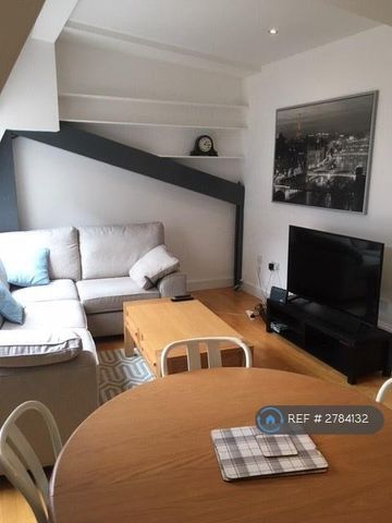 2 bedroom penthouse to rent - Photo 2