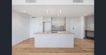 Find home: where light-filled living meets inner-west convenience - Photo 4