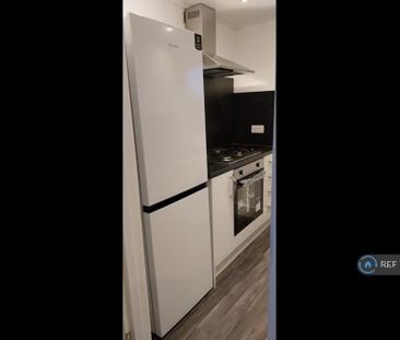 3 bedroom flat to rent - Photo 5