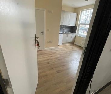 Studio Flat, Bowes Road, N13 - Photo 6