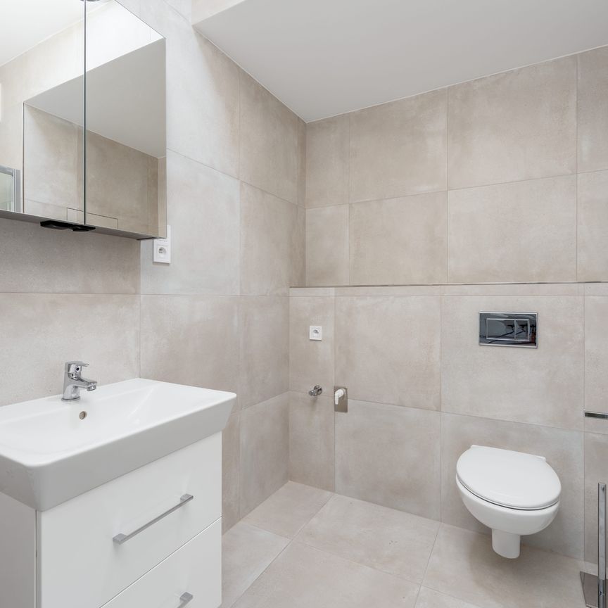 Pronájem bytu 1+kk a garsoniéry 33 m², Gerstelova, Praha - Photo 1
