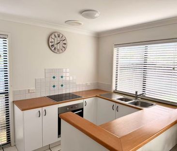 SPACIOUS 3 BEDROOM TOWNHOUSE IN RESORT STYLE COMPLEX - Photo 3