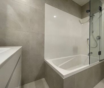 Fully Renovated Apartment with Parking in CBD - Photo 4