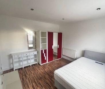 Room in a Shared House, London, N12 - Photo 2