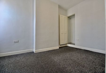 3 Bedroom - Photo 2