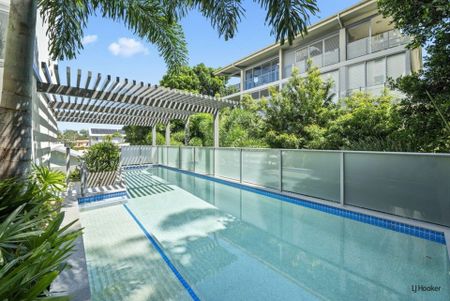 Contemporary Two Bedroom Apartment - Perfect Location! - Photo 5