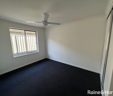 Four bedroom home in blakeview! - Photo 2