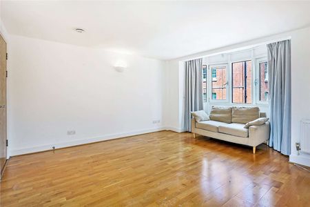 Bright 2 bedroom, 2 bathroom apartment presented in excellent condition, located in a small development in the heart of Westminster. - Photo 2
