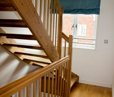 Two Bedroom Townhouse to Rent in Rye - Photo 4