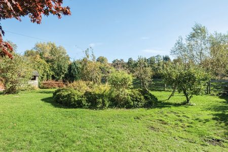 Meadrow, Godalming, Surrey, GU7 - Photo 3