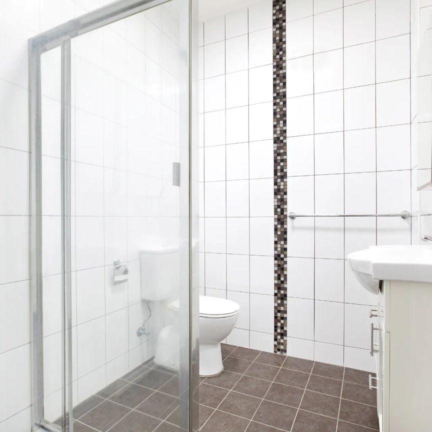 CONTEMPORARY VICTORIAN TERRACE IN A SOUGHT-AFTER LOCATION - Photo 1