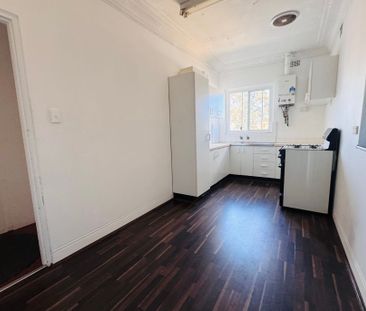 Charming Kingsgrove above shop 2-bedroom Unit with Retro Charm - Photo 5