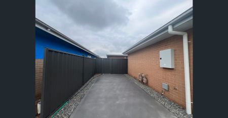 MODERN & LOW MAINTENANCE LIVING - Photo 4