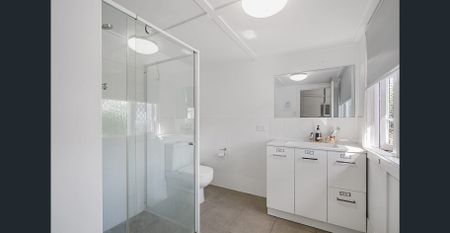 Two Spacious, Fully Furnished Rooms. Clean and well Located. Air Conditioned. - Photo 4