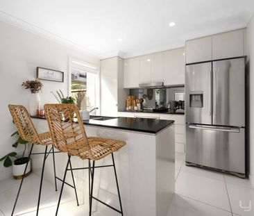 Modern townhome living with fresh upgrades - Photo 3