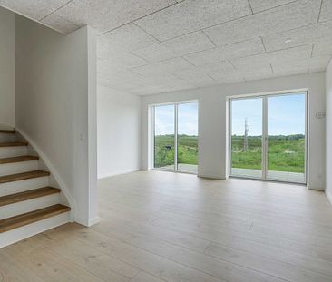 Stilrent rækkehus med god beliggenhed i Gødvad - Photo 2
