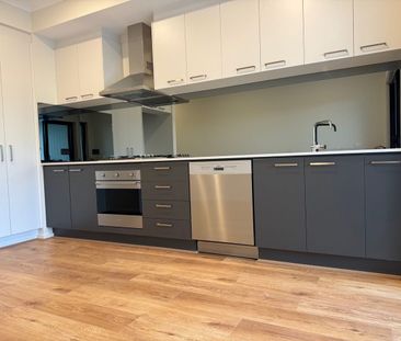 Prime Location - Photo 6