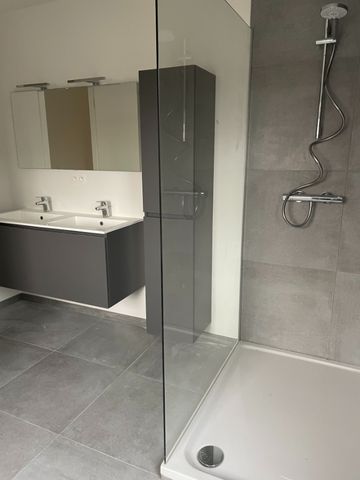 Drie slaapkamer EENGEZINSWONING met garage & tuin - Photo 5