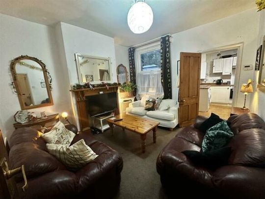 4 bedroom terraced house to rent - Photo 1