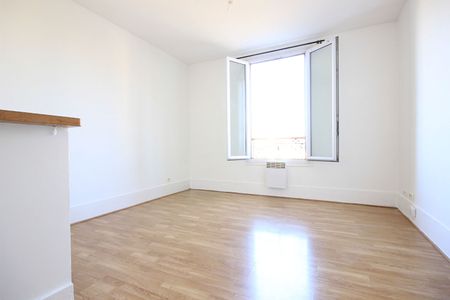 Appartement a louer Paris - Loyer €651/mois charges comprises ** - Photo 3