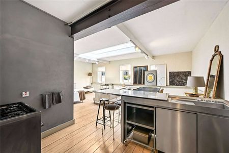 A charming 5 bedroom mews house with a large terrace - Photo 2