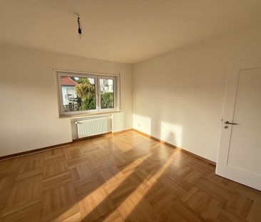 * ERSTBEZUG N. SANIERUNG: Schöne 3,5-Zi.-Whg. * 2 Balkone * Parkett... - Photo 3