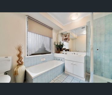 24 Gattinara Drive, Frankston, Vic 3199 - Photo 2