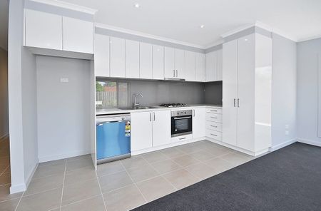 Modern Living in the Heart of Pascoe Vale - Photo 5