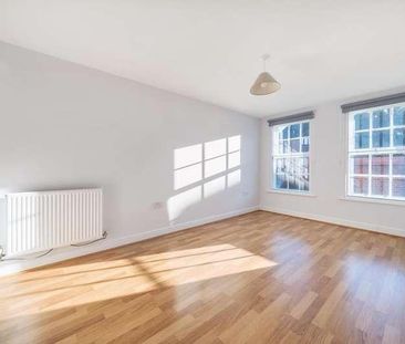 Florey Gardens, Aylesbury, HP20 - Photo 1