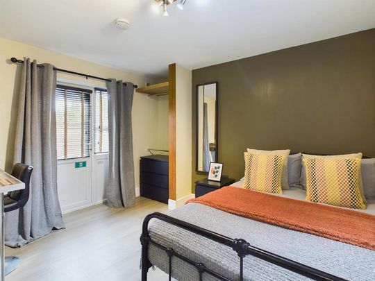 1 bedroom in a house share to rent - Photo 1