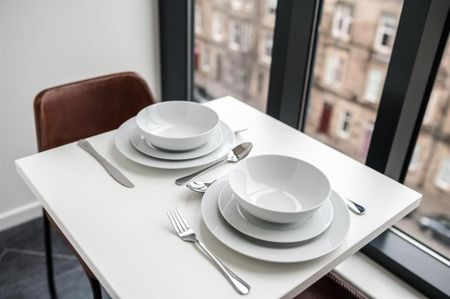 1 bedroom in a flat share to rent - Photo 4