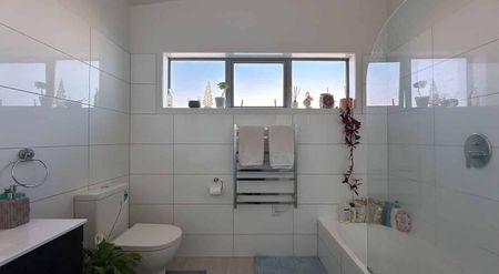 Chic 2BR Townhouse in Lower Hutt - Photo 5