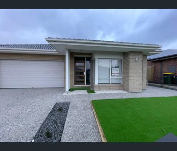 15 Tarrengower Street, Donnybrook, Vic 3064 - Photo 1