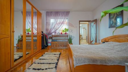 CASA DE INCHIRAT | MIHAI VITEAZUL | PANOURI SOLARE | COMI... - Fotografie 2