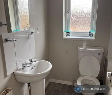 2 bedroom semi-detached house to rent - Photo 2