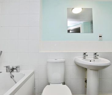 Ocean present a spacious two double bedroom ground floor flat in th... - Photo 5