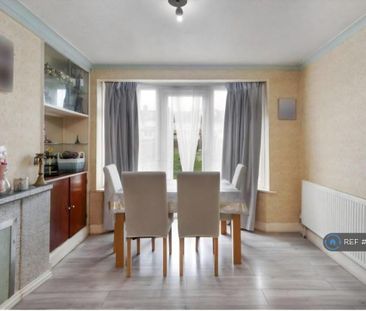 3 bedroom terraced house to rent - Photo 2